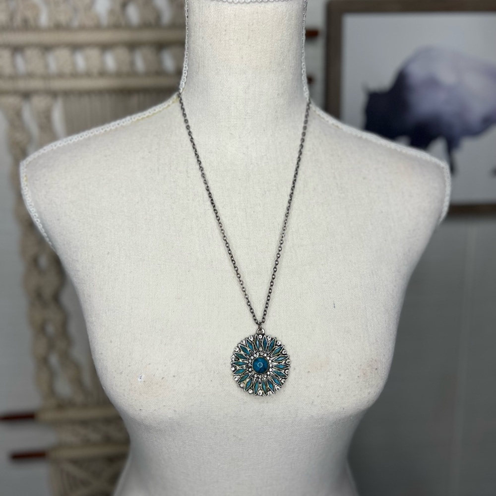 Vintage faux turquoise and silver tone circle pendant on silver tone chain